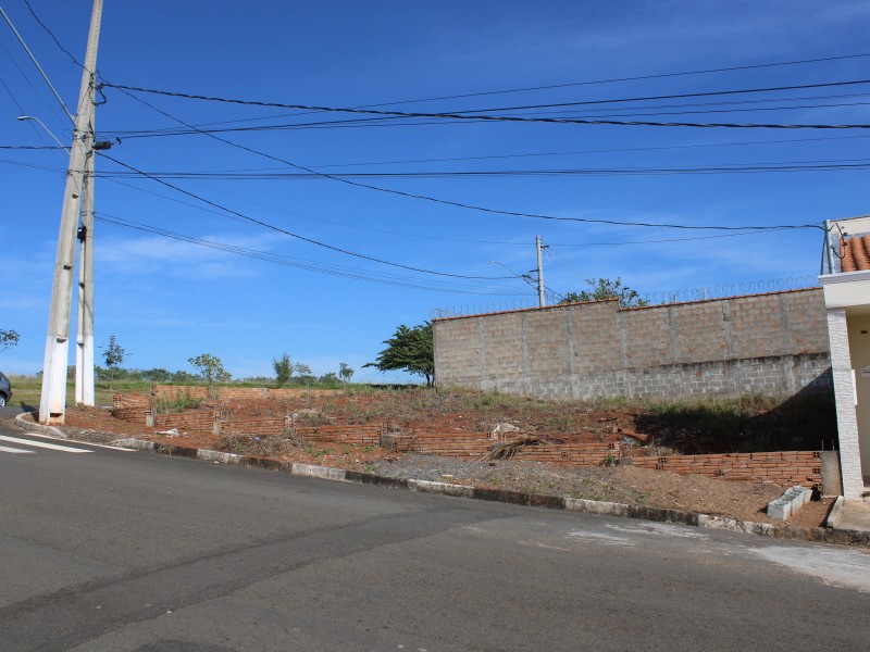 TERRENO LIMOEIRO ESQUINA